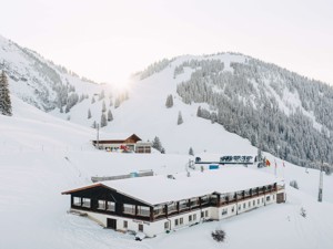 Berghotel Wiriehorn Hausansicht Winter