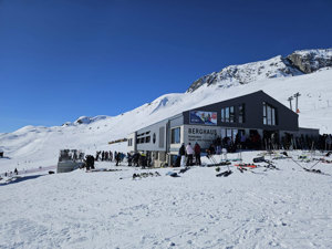 Sport resort Berghaus Kühboden House view