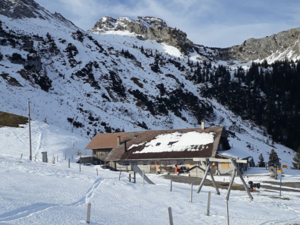 Chalet d`alpage Fluonalp Vue de la maison hiver