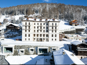 Jugendherberge Grand Hotel du Cervin Hausansicht Winter