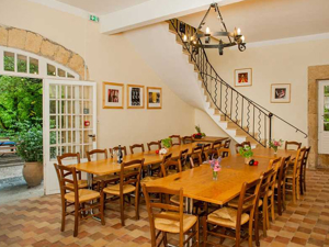 Maison de groupes Le Moulin Salle à manger et salon