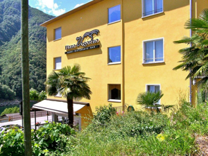 Hotel Pizzo Vogorno Hausansicht Sommer