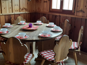 Mountain hut Kinhütte Dining room