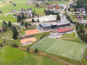 Gruppenhaus Center Fontauna Hausansicht Sommer