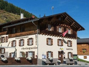 Gruppenhaus Hotel Rheinquelle Hausansicht Sommer