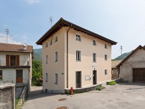 Group accommodation Ostello - Hostel Palagnedra House view summer