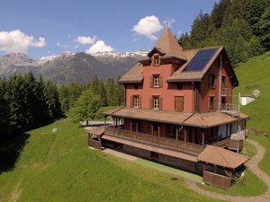 Boyscout camp Schwanderberg Villa Kunterbunt House view summer