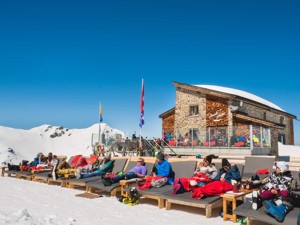 Berghaus Hörnlihütte Arosa Hausansicht Sommer