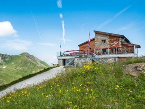 Alp-refuge Hörnlihütte Arosa House view summer