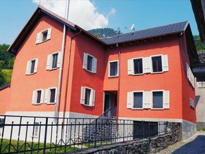 Ferienheim Casa Cerentino Hausansicht Sommer