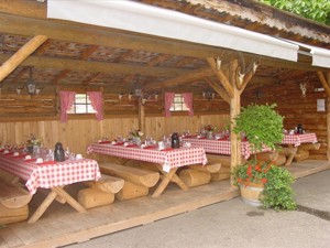 Schlafen im Stroh Lützelhof Esszimmer