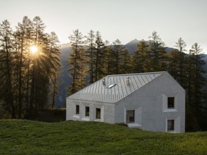 Berghaus Pensiun Laresch Hausansicht Sommer