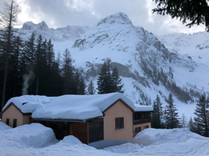 Ferienhaus Le Dolent Hausansicht Winter