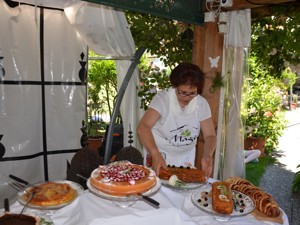 Die Gastgeberin zaubert leckere Buffets